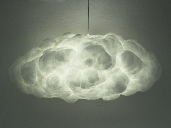 Lampion oblak bela plastika